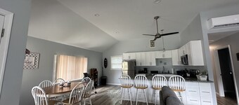 Enjoy fishing, the beach, or nights around the firepit. Minutes to boat ramp.