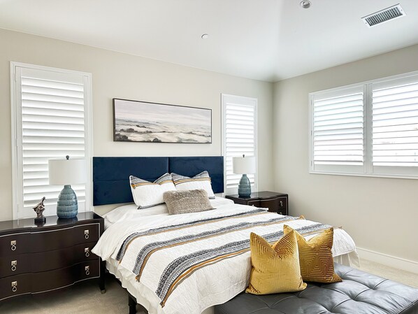 A bedroom with a bed, nightstands, a dresser, and a window with blinds. - Exquisite 4-bedroom and 4b villa  Irvine eastwood (Irvine)