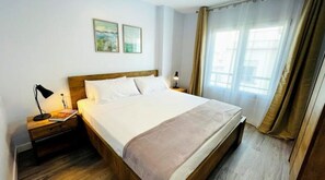 2 Schlafzimmer, Schreibtisch, Bügeleisen/Bügelbrett, kostenloses WLAN