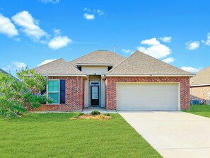 Exterior - Plush Beds|High-Speed Wi-Fi| Workspace (Lake Charles)