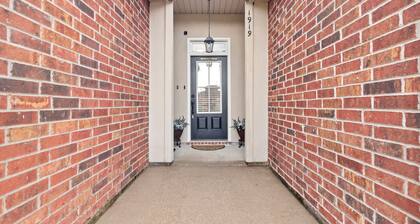 Plush Beds|High-Speed Wi-Fi| Workspace