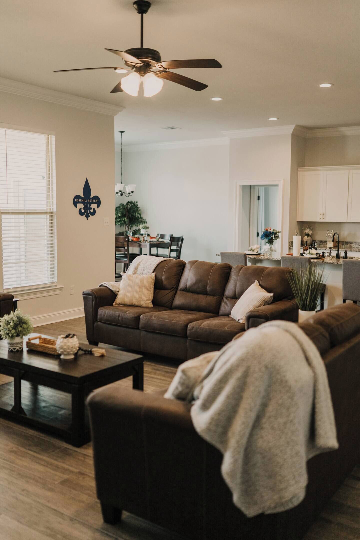 Smart TV, fireplace, offices, computer monitors