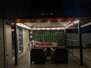 Terrace/patio - Spacious Pool House with tons of amenities!
(Omaha)