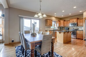 Dining - Spacious Pool House with tons of amenities!
 (Omaha)