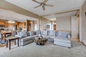Living area - Spacious Pool House with tons of amenities!
(Omaha)