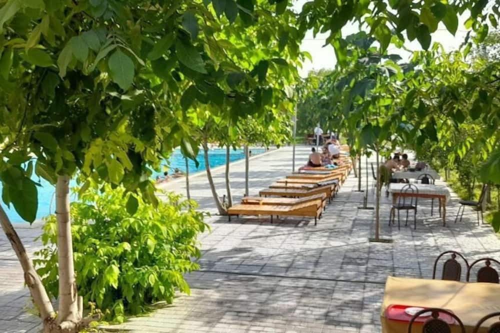 Green Apple Hotel