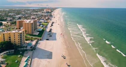 LaLa`s Beach House, Two! - Walking Distance to the Beach and Great Shopping!