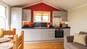 Cottage | Cucina privata | Frigorifero, lavastoviglie, bollitore elettrico, tostapane