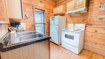 Cabin, Multiple Beds, Hot Tub, Mountain View | Private kitchen | Fridge, microwave, oven, stovetop