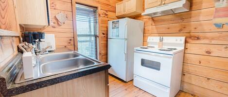 Cabin, Multiple Beds, Hot Tub, Mountain View | Private kitchen | Fridge, microwave, oven, stovetop