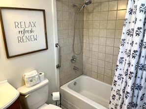 Ferienhütte, Mehrere Betten, Whirlpool | Badezimmer