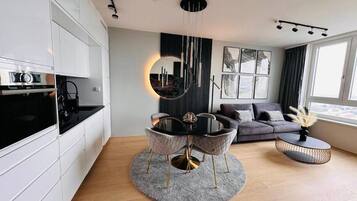 Apartment, 1 Bedroom, Accessible, Smoking | Living area