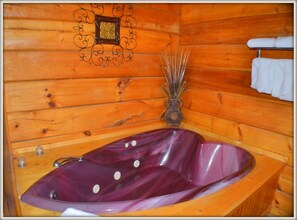 Bathroom - Always Misbehavin (Sevierville)