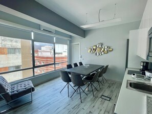 Fridge, microwave, oven, stovetop - Atico de Lujo 300 m Del Mar Balcón Terraza Oasis en el Centro de la Capital (Santa Cruz de Tenerife)