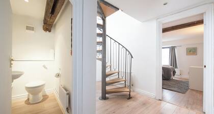 Central Colchester - Just 3 Minutes Walk to Colchester Castle and High Street!