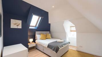 2 habitaciones, tabla de planchar con plancha, cuna de viaje y wifi