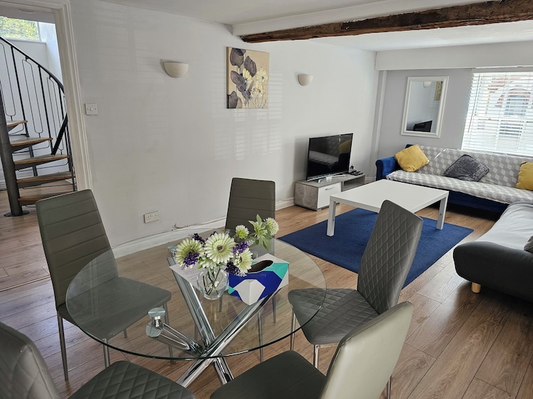 Central Colchester - Just 3 Minutes Walk To Colchester Castle And High Street! - Colchester