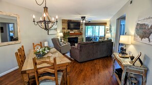 Smart TV, fireplace, DVD player, books - Water's Edge Retreat~LakeView Condo~Pointe Royale Resort~Pools/Hottub (Branson)