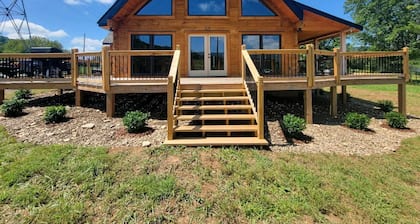 3BD/2.5BA Tennessee Mountain Trout Lodge by Watauga Lake & River