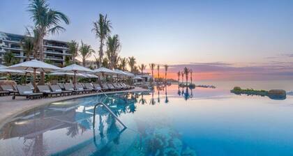 Beautiful resort, with 3pools, Private Beach and a lazy river. Close to downtown