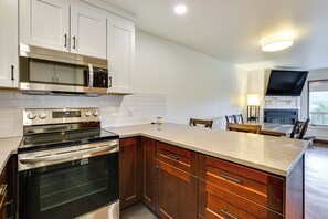 Refrigerador, microondas, placa de cocina, lavavajillas