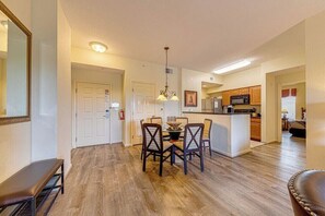 Dining - Exquisite 3br Orlando Home Minutes to Disney (Orlando)