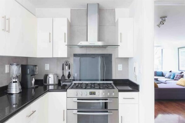 Private kitchen - High End Balconied Apt in Roma Norte / Condesa (Ciudad de México)