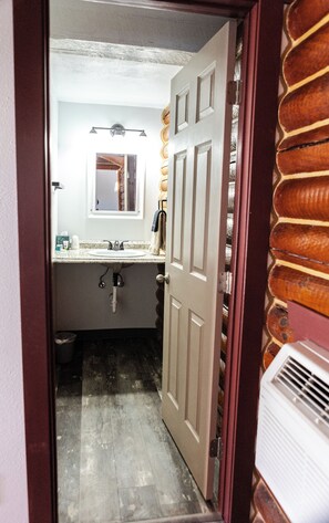 Traditional Room, 1 King Bed, Non Smoking, Mountain View | Bathroom | Hair dryer, towels - Big Medicine Cabins (St. Ignatius)
