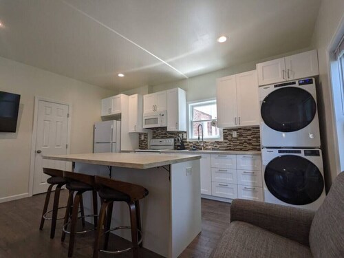 Discounted Stays | 2BR | Dog-Friendly | King | A/C