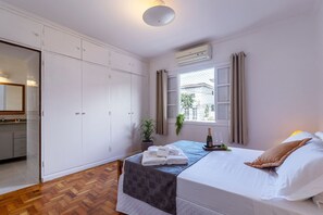 Villa | 4 bedrooms, in-room safe, desk, iron/ironing board
