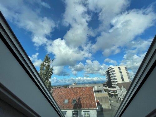 Stunning Hilltop Nest Unparalleled Views at BnB Ap 17