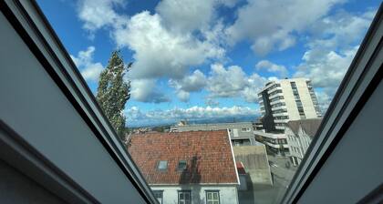 Stunning Hilltop Nest Unparalleled Views at BnB Ap 17