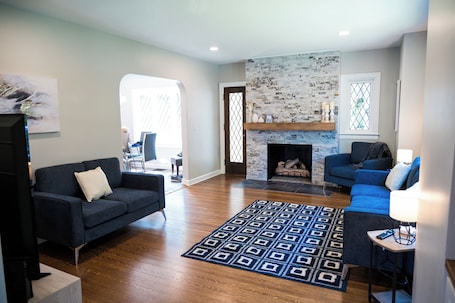 Smart TV, fireplace. Beautifully restored home in Butler Tarkington Walking Distance to Butler Campus