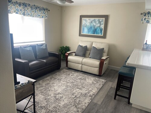 Modern Haven in Klamath Falls - A Stylish Home Away from Home