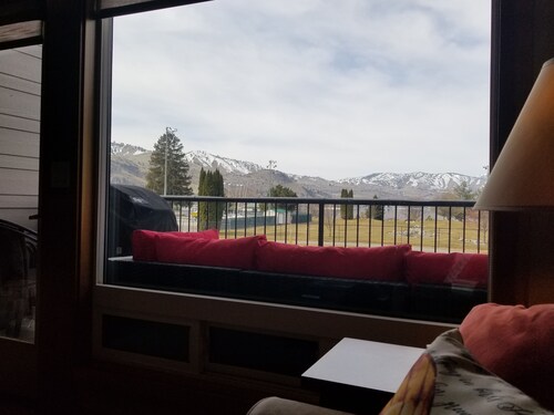 Lake View Condo across from the Public Park and Beach, Downtown Chelan!