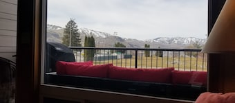 Lake View Condo across from the Public Park and Beach, Downtown Chelan!