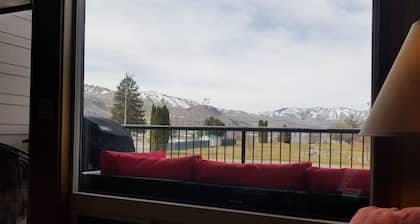 Lake View Condo across from the Public Park and Beach, Downtown Chelan!
