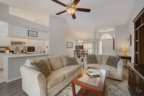 Living area - Slice of paradise III - Pool house close to UTC (Sarasota)