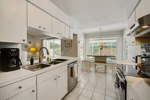 Private kitchen - Slice of paradise III - Pool house close to UTC (Sarasota)