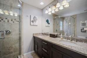 Bathroom - Slice of paradise II - Pool house close to SK (Sarasota)