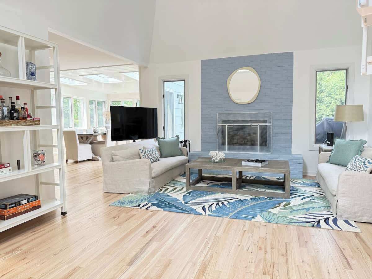 スマートテレビ、暖炉、PC モニター