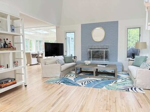 Smart TV, lareira, escritórios