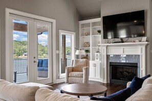 TV, fireplace