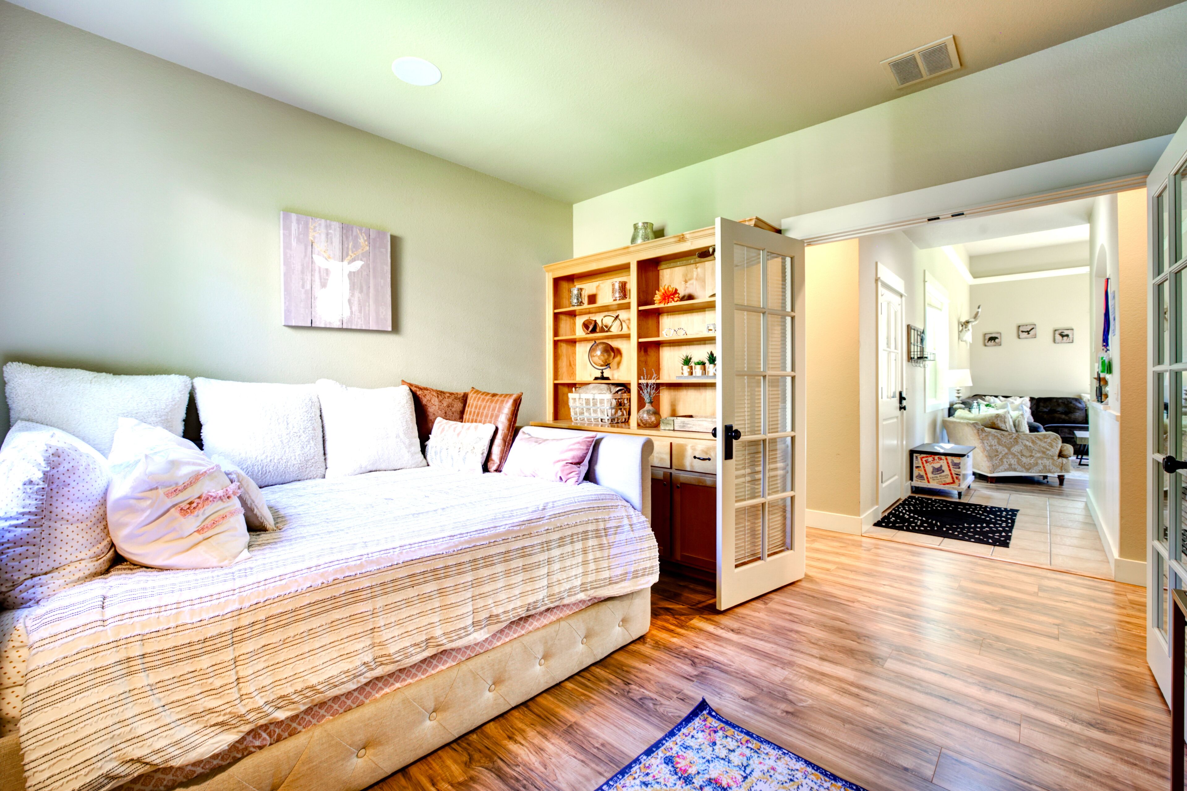 3 bedrooms, desk, iron/ironing board, free WiFi