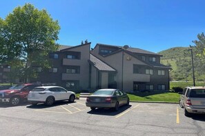 Exterior - Walk to Beaver Creek Shuttle (Avon)