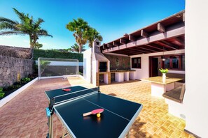 Terrace/patio - Villa Aurelia - Pool, Jacuzzi, BBQ and Ping-Pong By Lanzarote Vacation Homes (Playa Blanca)