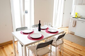 Petit déjeuner continental servi tous les jours en supplément