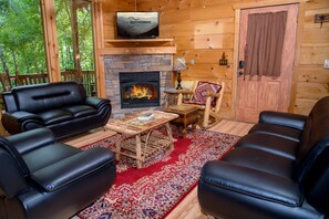 Smart TV, caminetto, videogiochi, tavolo da calcetto