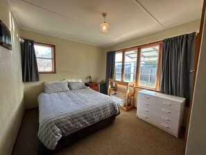 4 bedrooms, free WiFi, bed sheets