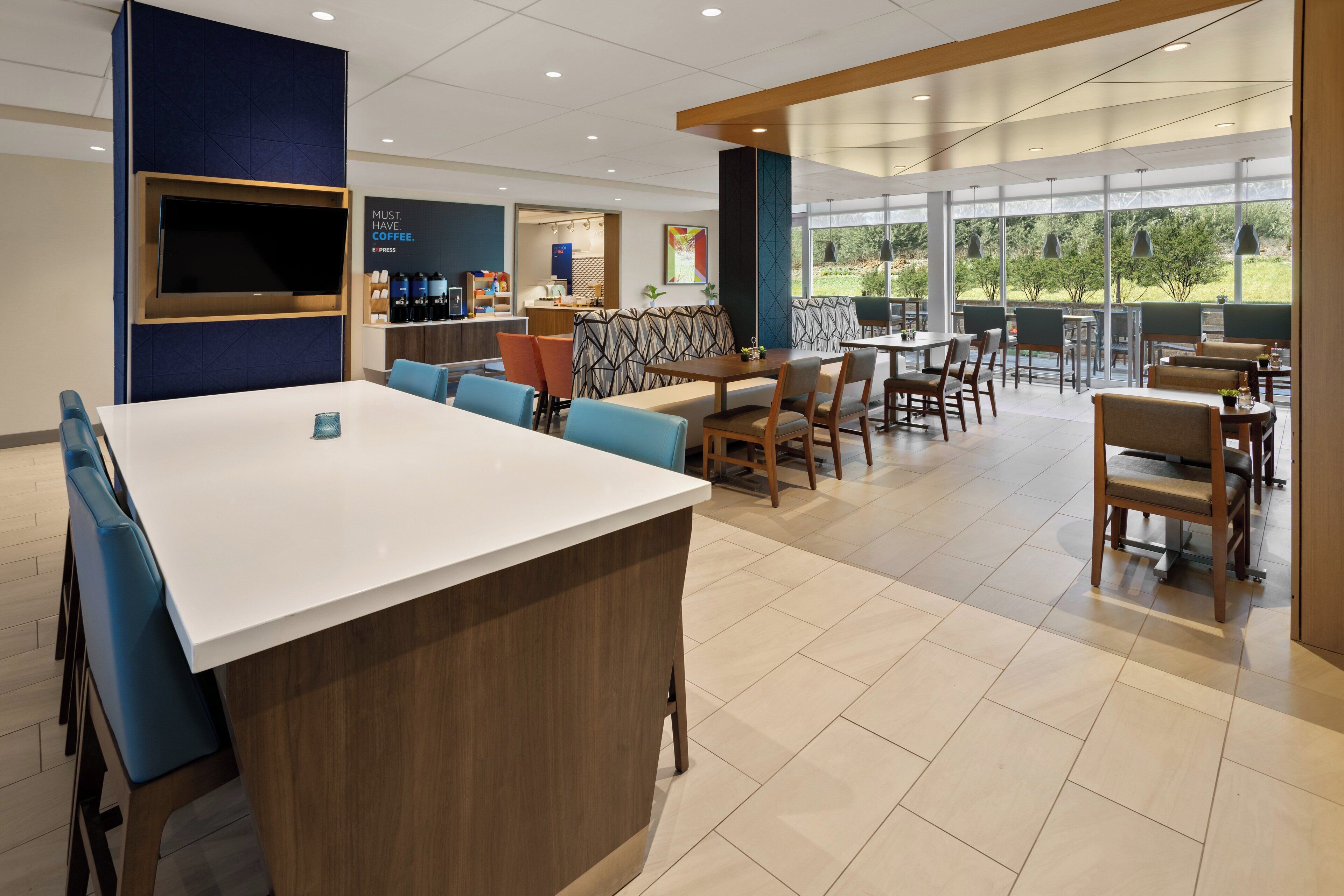 Free daily buffet breakfast